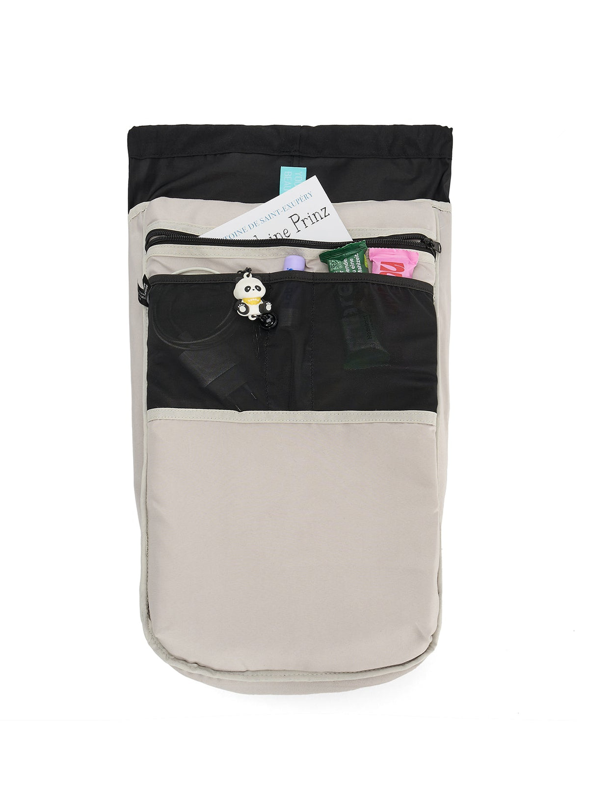 Ela Mo™ Everywhere Daypack | Embroidery Edition Upsy Daisy. Ein grauer Innenbereich des Rucksacks mit vielen kleinen Fächern