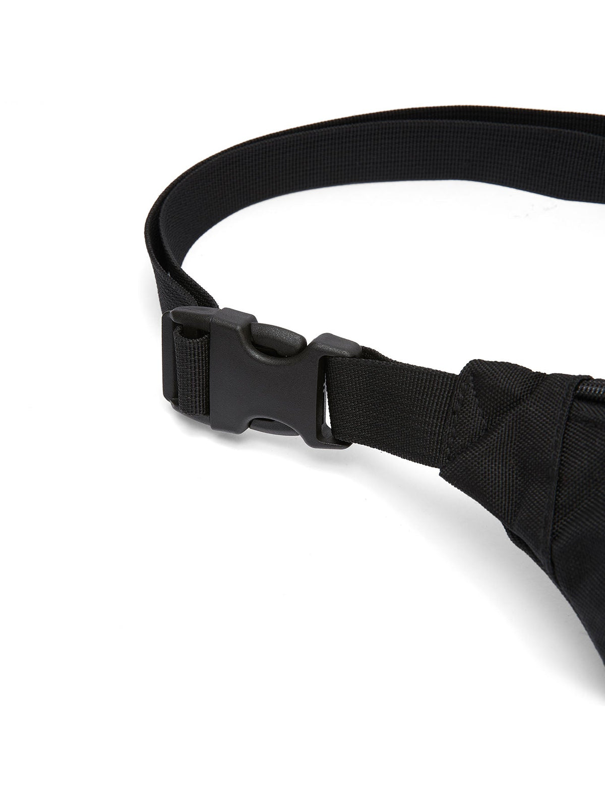 Ela Mo™ Hipbag | Black. Ein Hipbag mit Klickverschluss am Gurtelriemen.