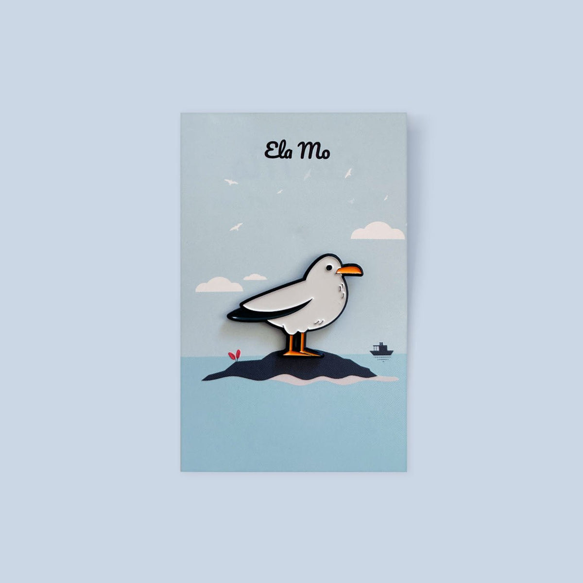 Ela Mo™ Pin für Rucksäcke - Möwe auf einer kleinen Insel