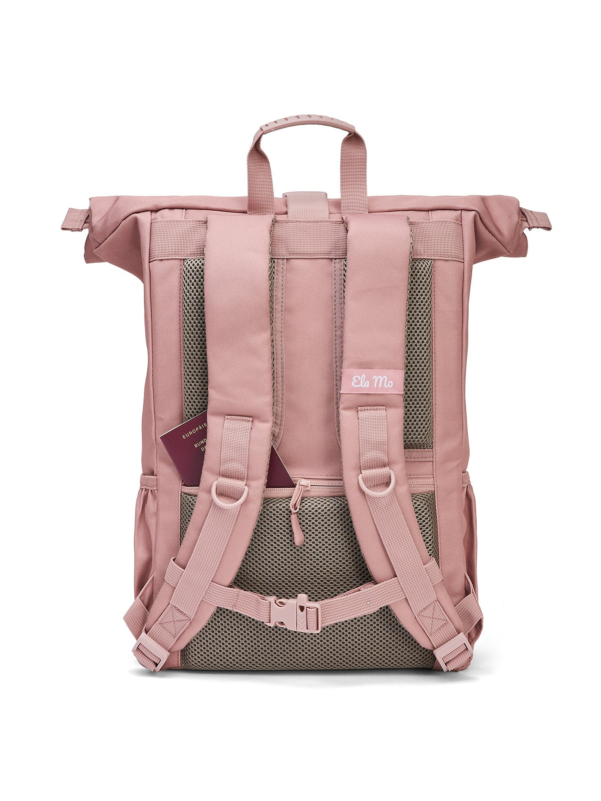 Ela Mo™ Rolltop Rucksack | Pastel Rose. Die Rückseite des Rucksacks mit einem Außenfach und Schulterriemen.