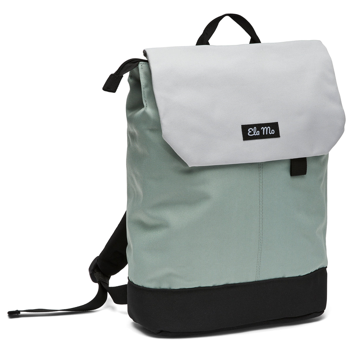 Ela Mo™ Daypack Rucksack | Mintgrey. Seitliche Ansicht des Rucksacks mit Herstellerlogo auf weißem Hintergrund.