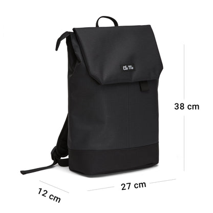 Ela Mo™ Daypack Rucksack | Black Reflective. Ein schwarzer Rucksack mit Maßangaben.