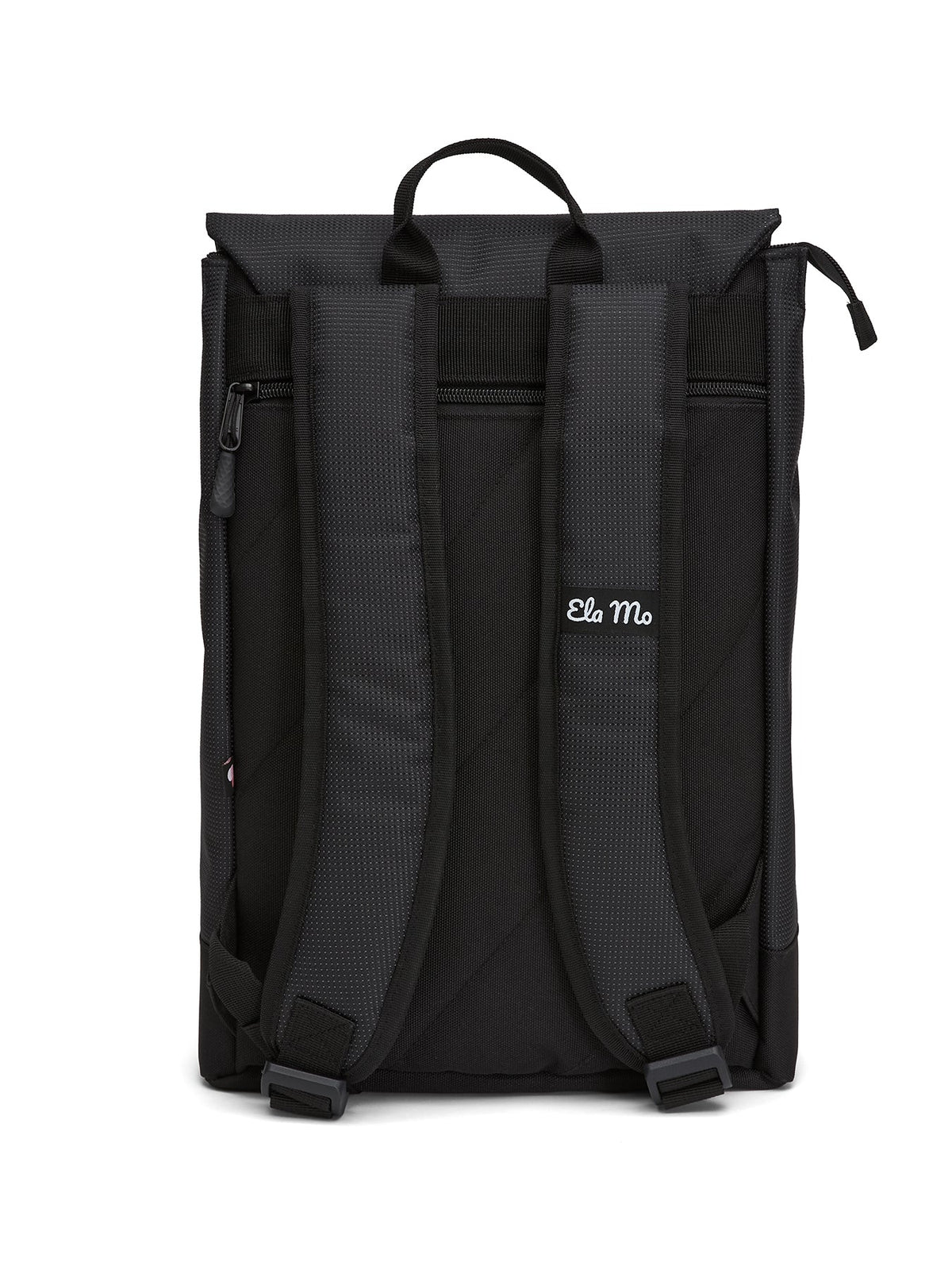 Ela Mo™ Daypack Rucksack | Black Reflective. Rückseite des Rucksacks mit einem Außenfach hinten und bequemen Schulterriemen.