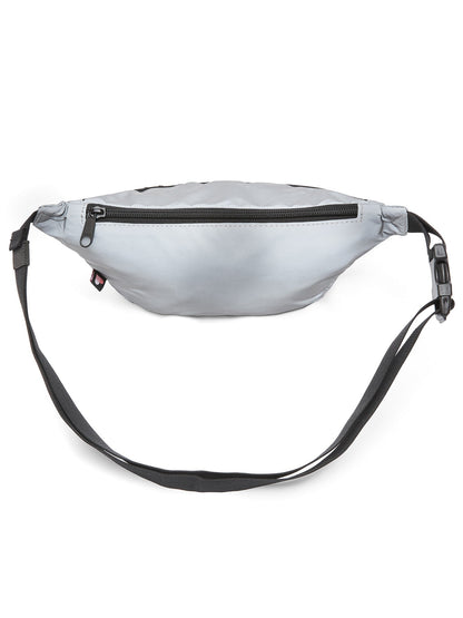 Ela Mo™ Hipbag  | Reflective. Ein Hipbag mit Klickverschluss am Gurtelriemen und Reißverschluss.