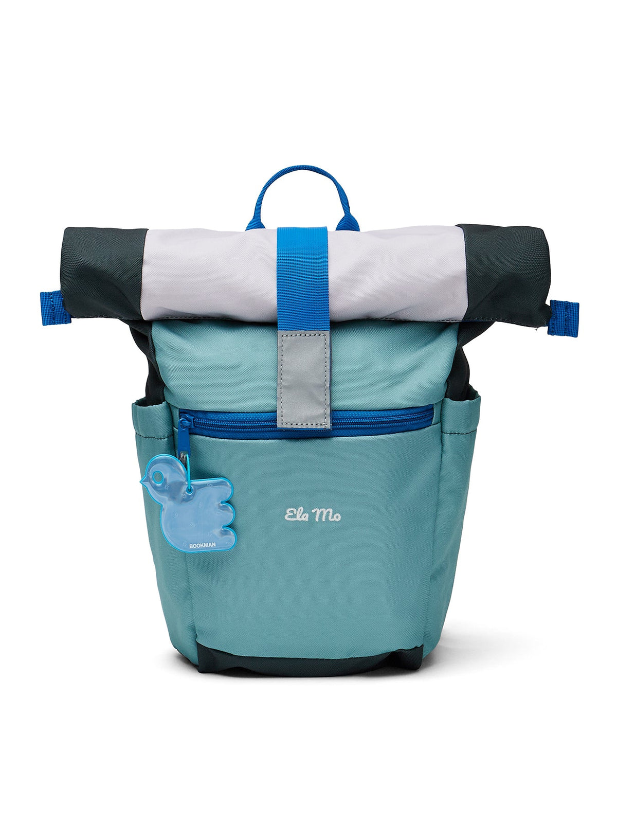 Ela Mo™ BOOKMAN Bird Blue auf einem hellgrünen Rucksack vor hellem Hintergrund