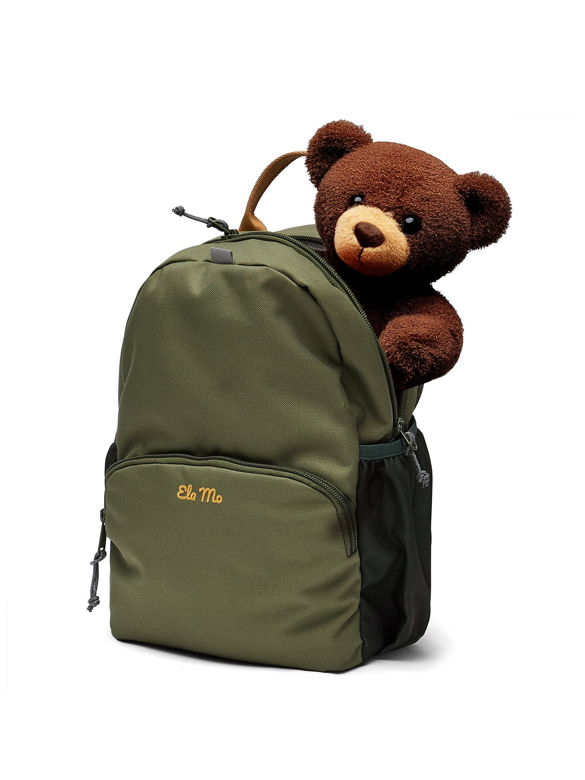 Ela Mo™ Kinderrucksack (3-6 Jahre) | Forrest Green. Ein kleiner Teddybär schaut aus dem grünen Rucksack heraus.