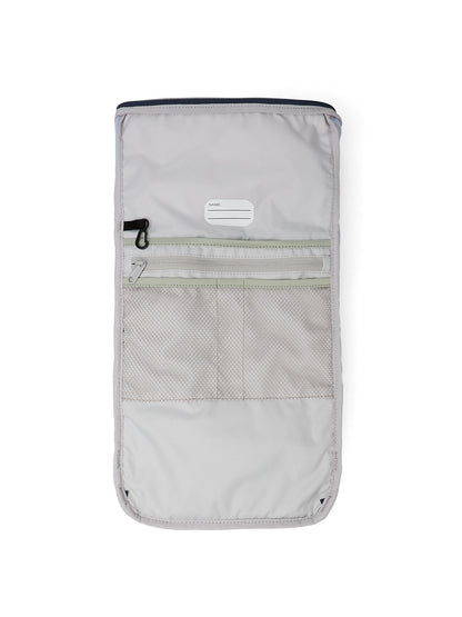 Ela Mo™ Kinderrucksack (6-10 Jahre) | Pastel Land. Hellgrauer Innenbereich des Rucksacks auf weißem Hintergrund.