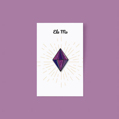 Ela Mo™ Pin für Rucksäcke | Rubin
