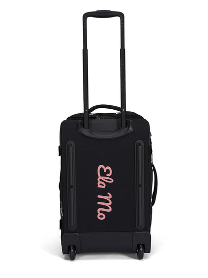 Ela Mo™ Reisetasche mit Rollen 42 Liter | Embroidery Edition Upsy Daisy.Rückseite der Tasche mit Herstellerlogo in der Mitte
