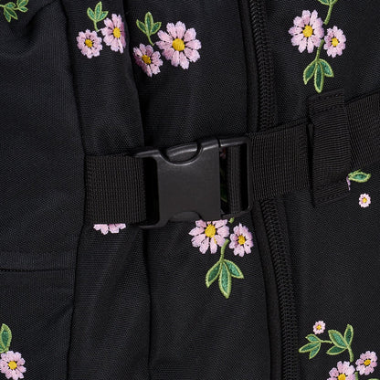 Ela Mo™ Reisetasche mit Rollen 78 Liter | Embroidery Edition Upsy Daisy. Ein Klickverschluss der Tasche für mehr Sicherheit.