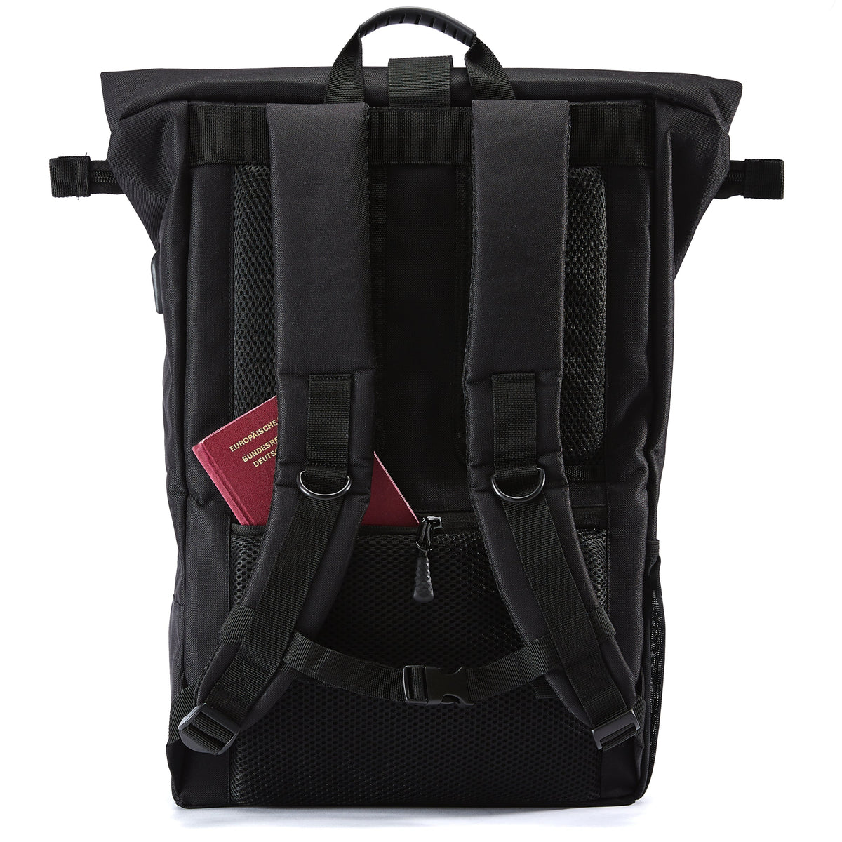 Ela Mo™ Rolltop Rucksack | Embroidery Edition Upsy Daisy. Rückseite des Rucksacks mit Schulterriemen und kleinem Außenfach.
