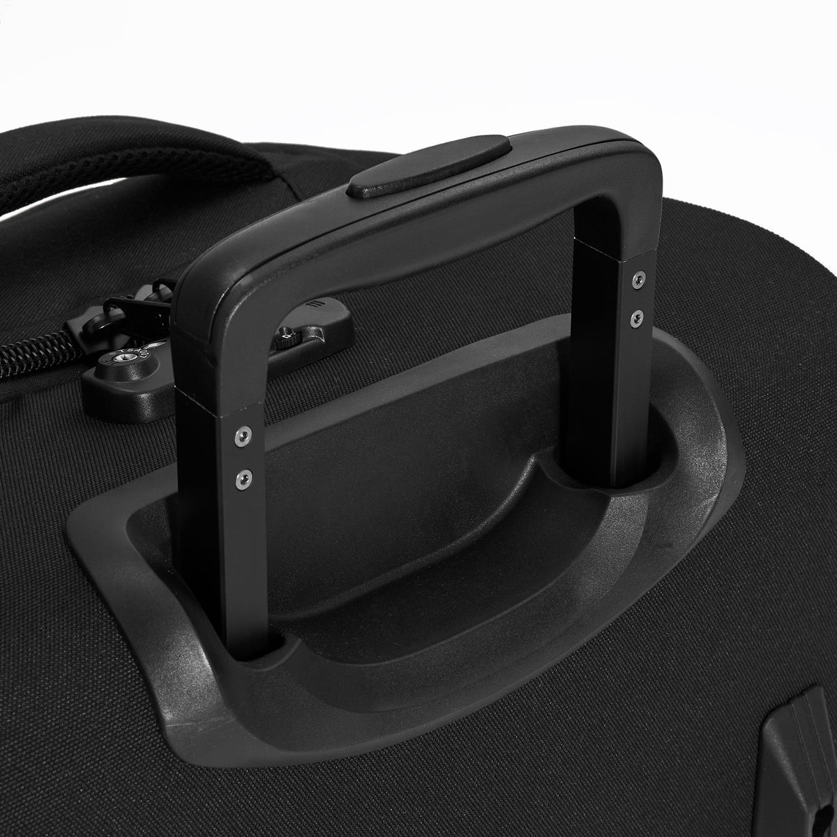 Ela Mo™ Reisetasche mit Rollen 42 Liter | Black. Zwei Tragegriffe und TSA-Schloss an der Reisetasche.