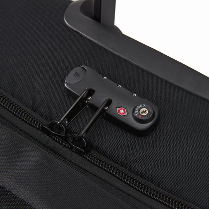 Ela Mo™ Reisetasche mit Rollen 42 Liter | Black. TSA-Schloss mit Reißverschluss an der Reisetasche.