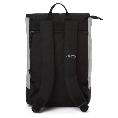Ela Mo™ Daypack Rucksack | The Grey. Die Rückseite des Rucksacks mit bequemen Schulterriemen und kleinem Außenfach.