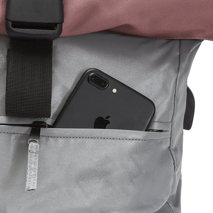 Ela Mo™ Rolltop Rucksack Night Edition | Peach. Kleines Außenfach des Rucksacks für Handy.